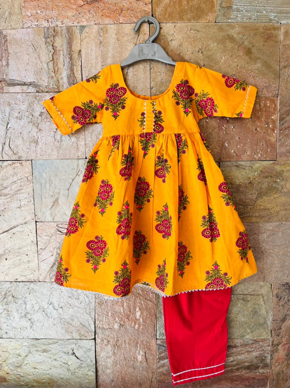 Floral pleated top with pants