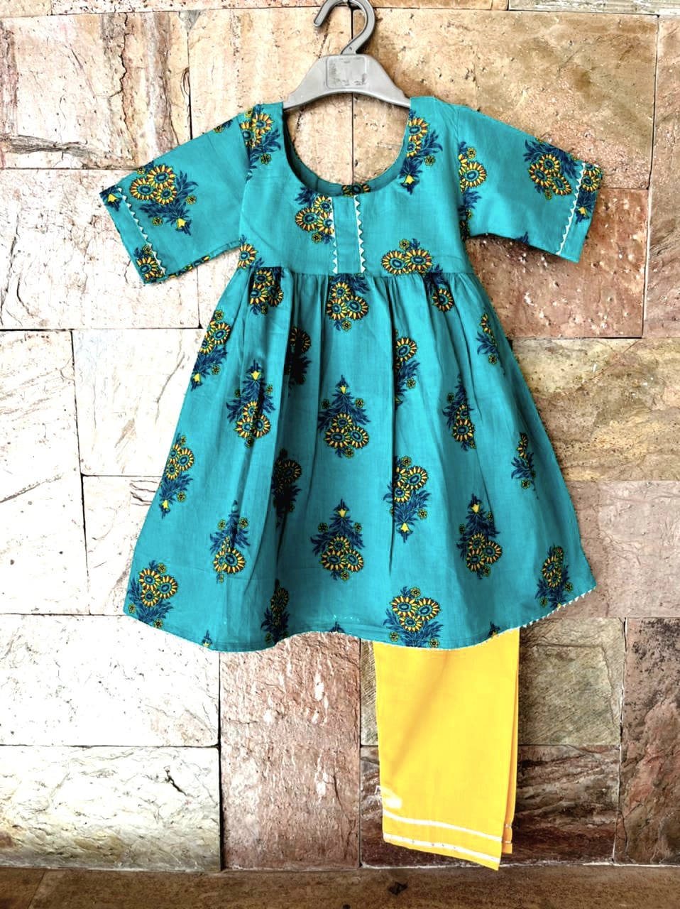 Floral pleated top with pants