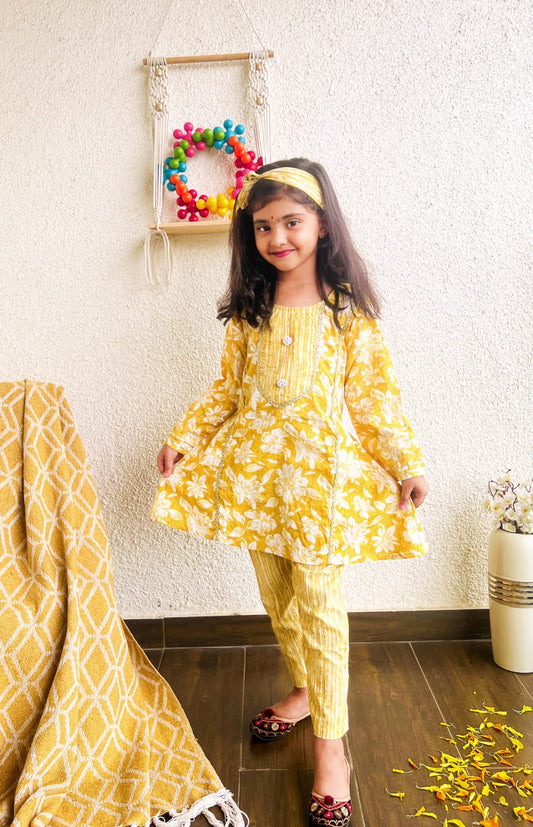 Kurti-Pants with hairband