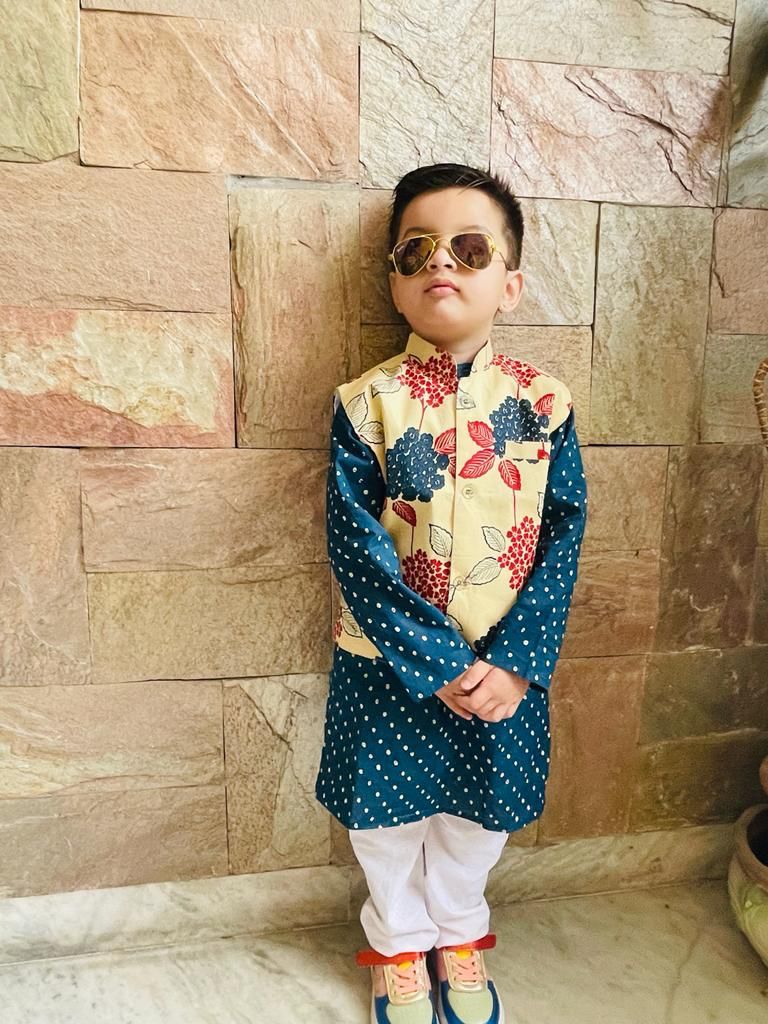 Polka dot Kurta pyjama with floral vest